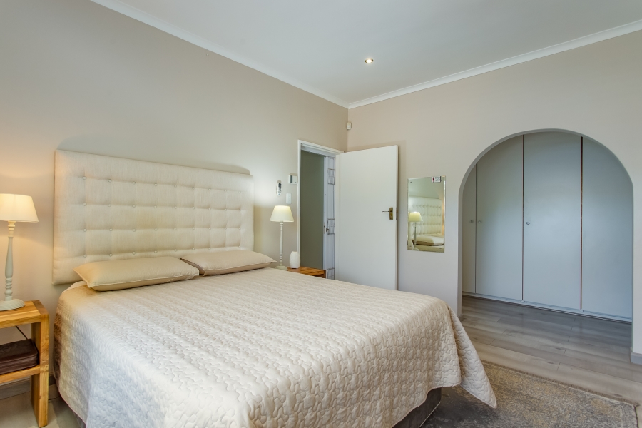 5 Bedroom Property for Sale in Uitsig Western Cape